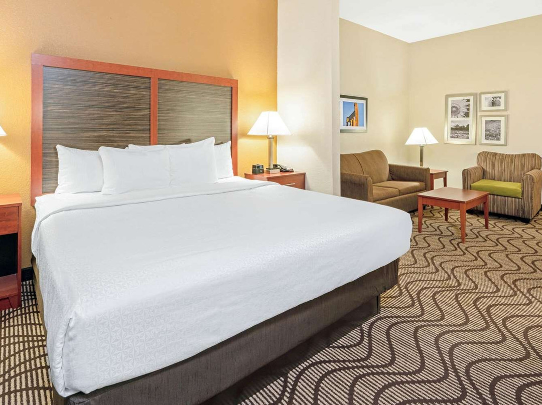 La Quinta Inn & Suites by Wyndham Midwest City - Tinker AFB主图