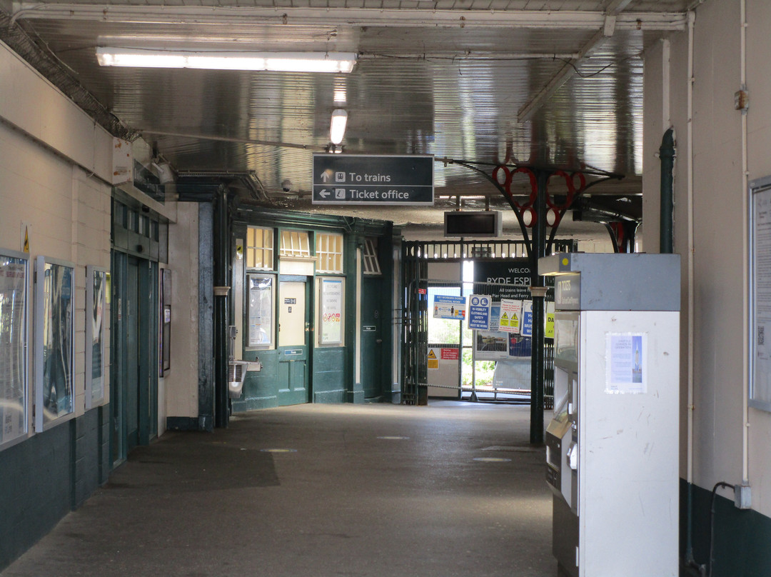 Ryde Esplanade Station景点图片