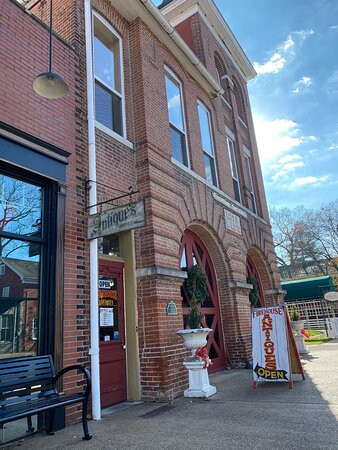 Firehouse Antiques-New Harmony必去景点