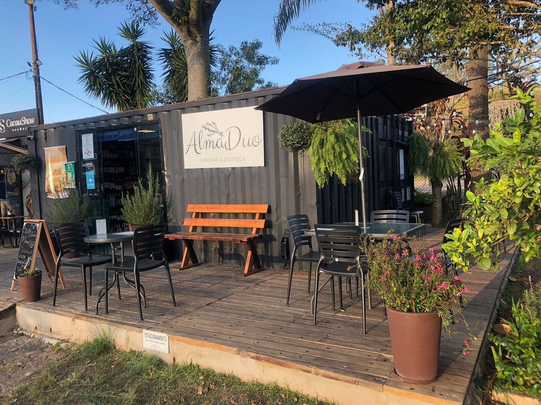 Almaduo Empório e Enoteca