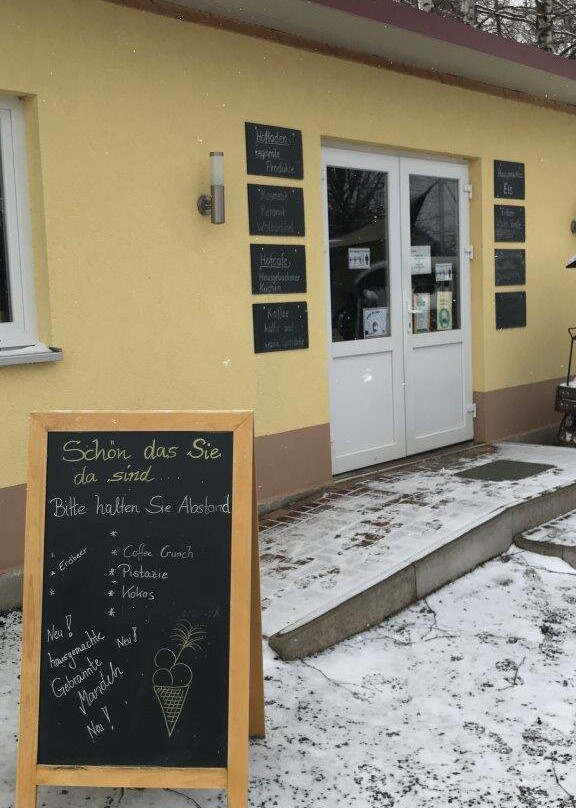 MIRIQUIDI-fine black alpacas