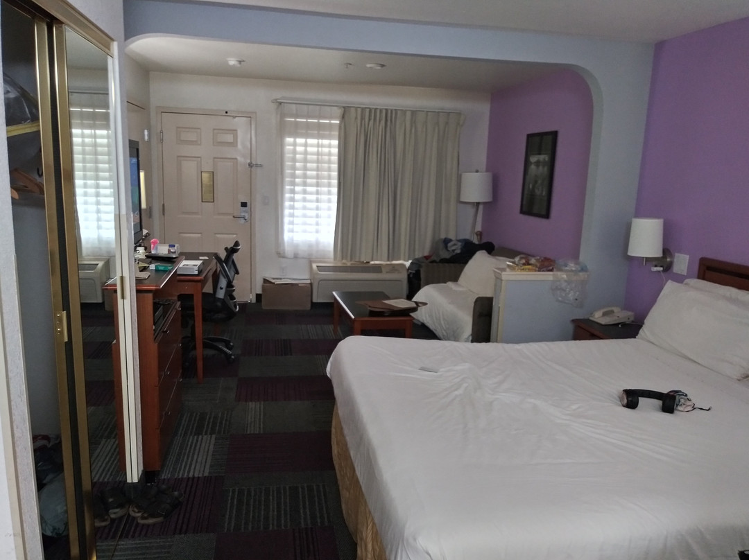 阿瑟顿公园旅馆及套房酒店主图