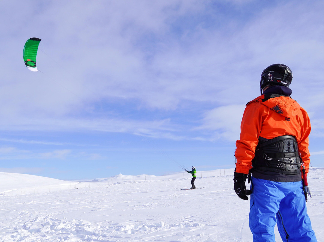 FlyIt Snowkiting School