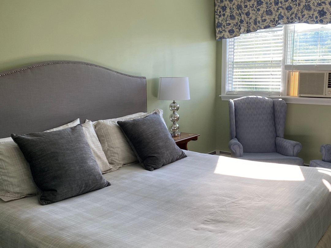 Inn by the River主图