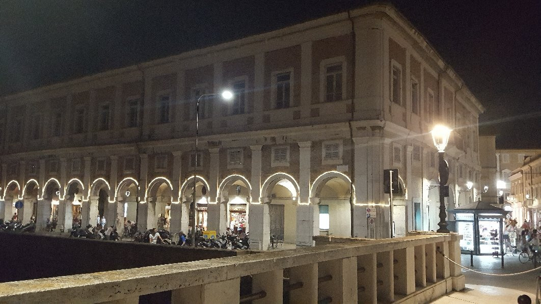 Portici Ercolani-塞尼加利亚必去景点