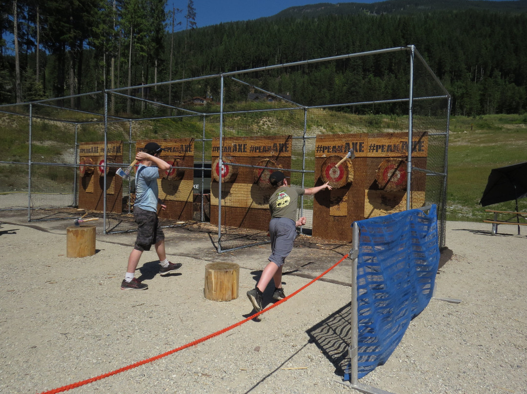 Peak Axe Throwing-雷夫尔斯托克必去景点