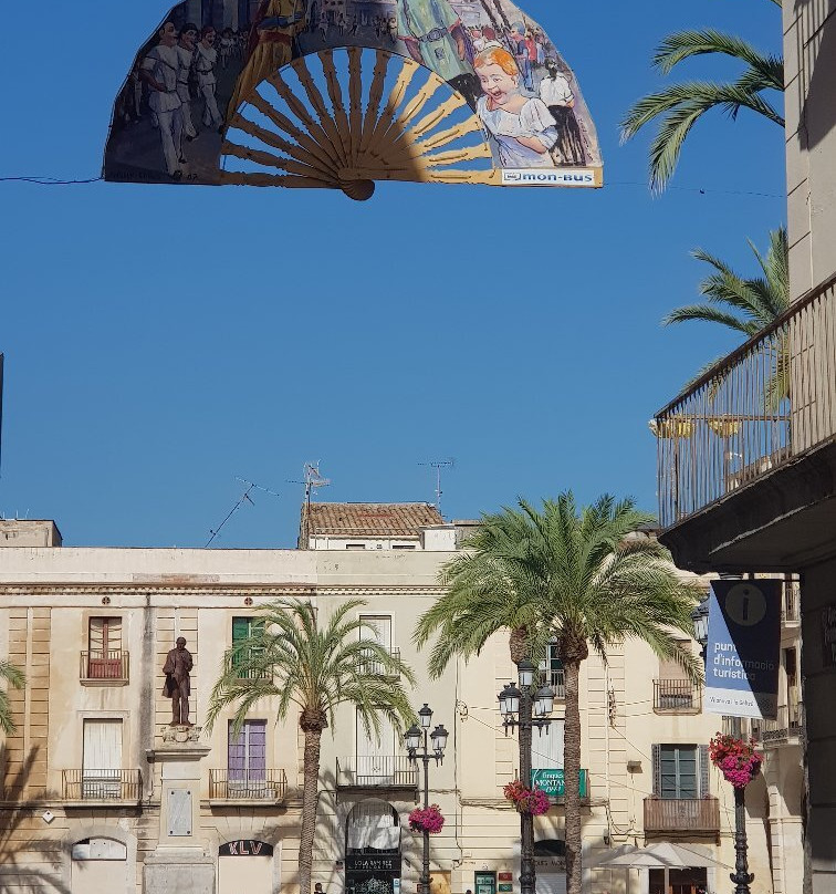 Plaça de la Vila-比利亚努埃瓦－赫尔特鲁必去景点