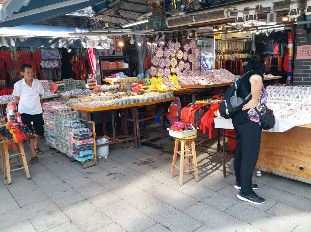 华林寺玉器一条街-广州市必去景点