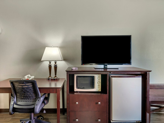 Brentwood Inn and Suites