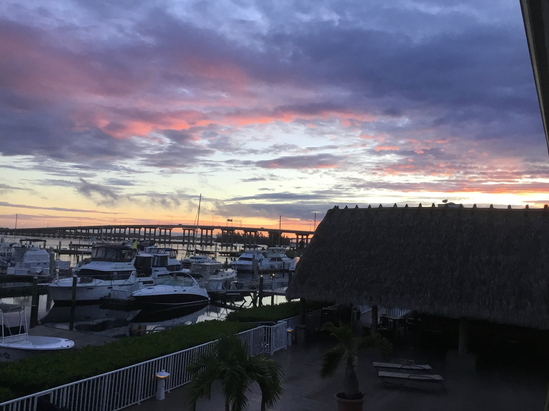 Legacy Harbour Hotel & Suites主图