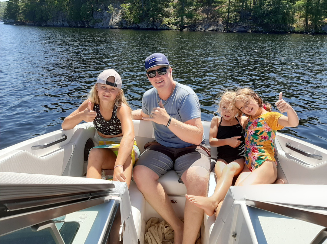 Lake of Bays Marina景点图片
