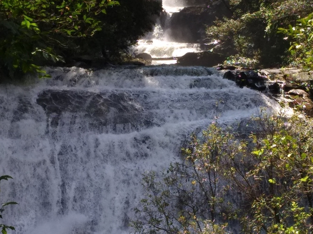 Sirithan Waterfall景点图片