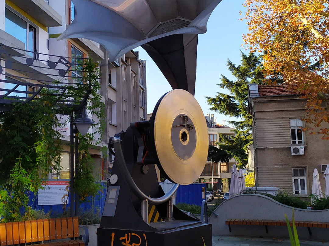 Sculpture of Gramophone-布尔加斯必去景点