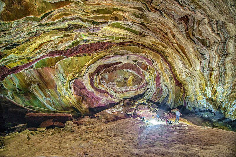 Namakdan Salt Cave景点图片