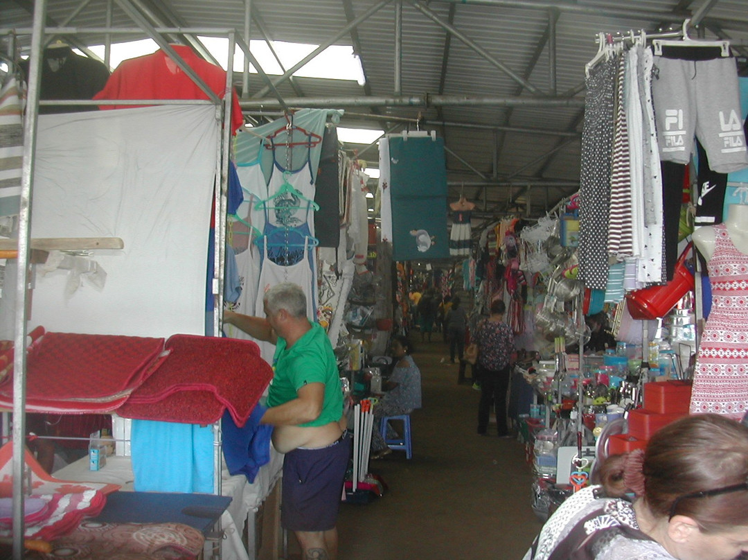 Quarter Bornes Textile Market-卡特勒博尔纳必去景点