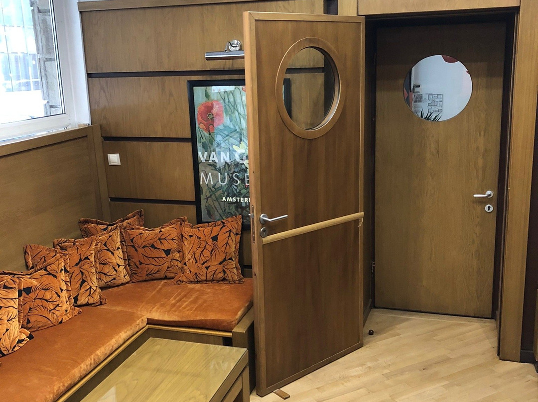 阿维翁酒店主图