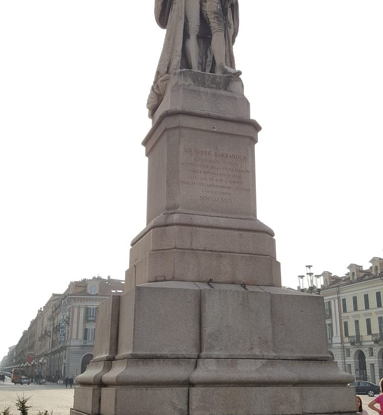 Monumento a Giuseppe Barbaroux-库内奥必去景点