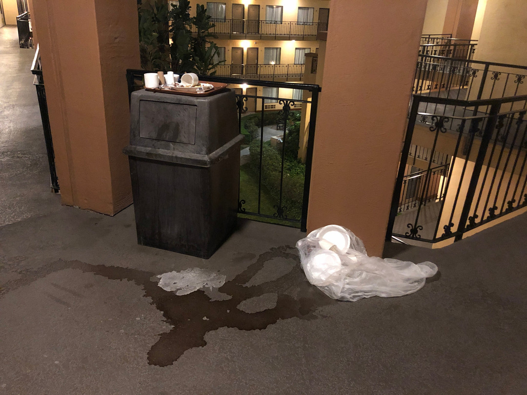 约翰韦恩机场品质套房酒店主图