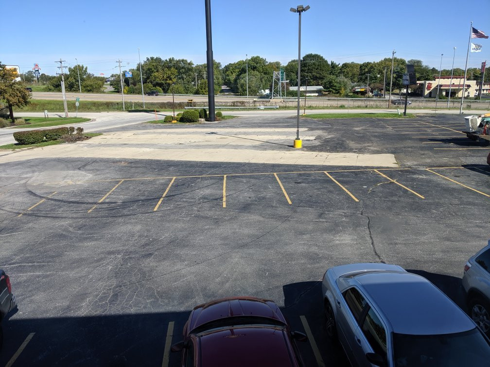 Days Inn & Suites by Wyndham Bloomington/Normal IL主图