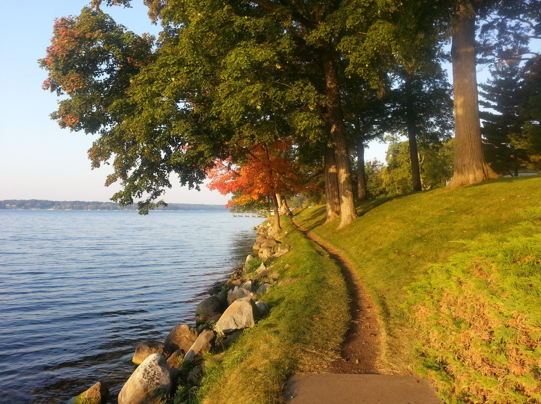 Geneva Lake Shore Path-日内瓦湖必去景点