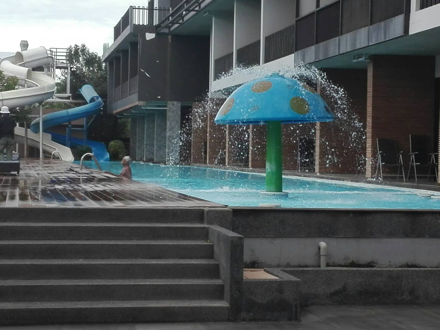 The Velo'S Hotel and Pumptrack-泳池