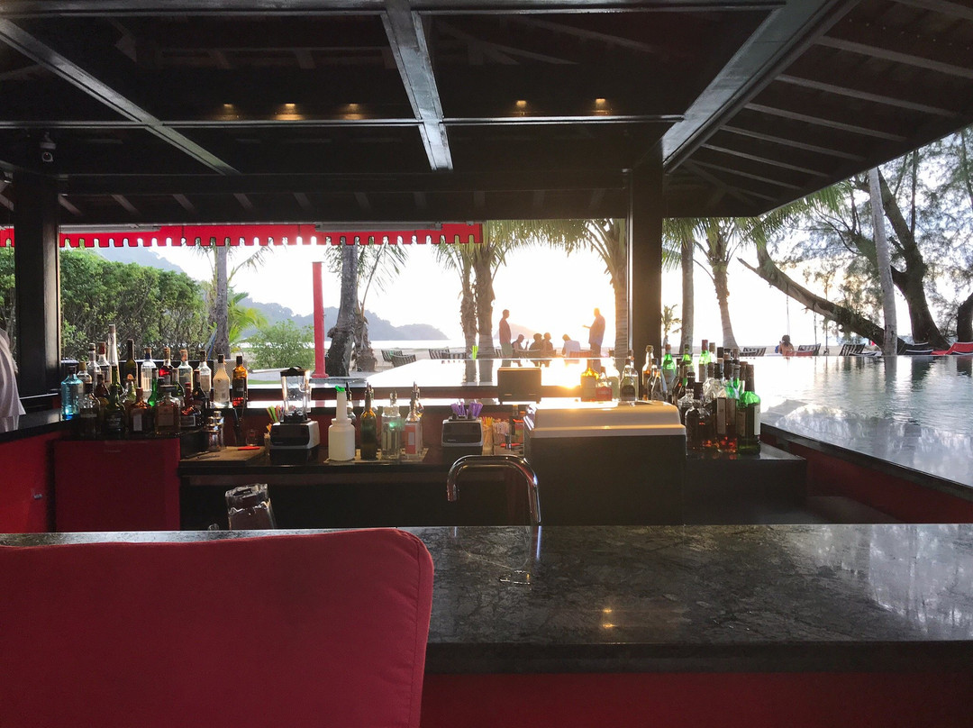 Shambhala Beach Bar-象岛必去景点