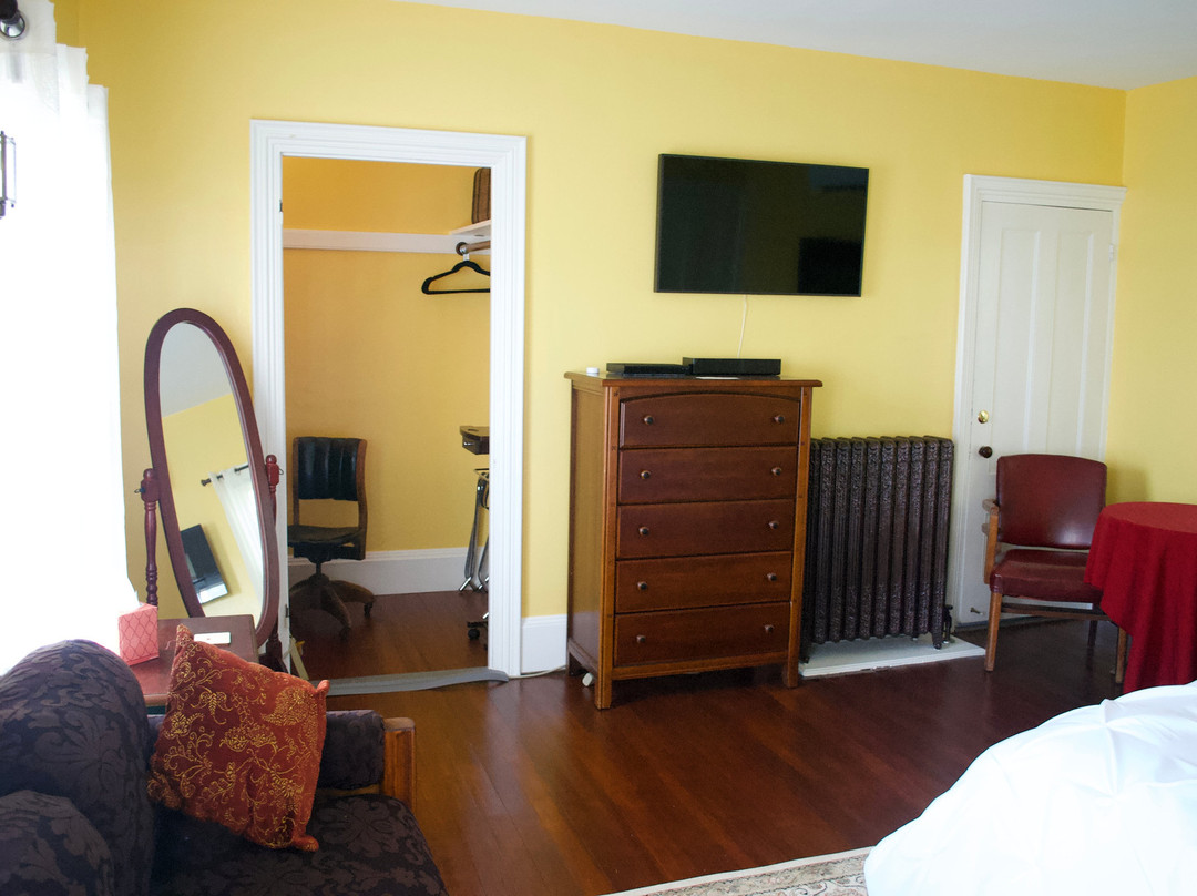 The Tipsy Butler Bed and Breakfast主图