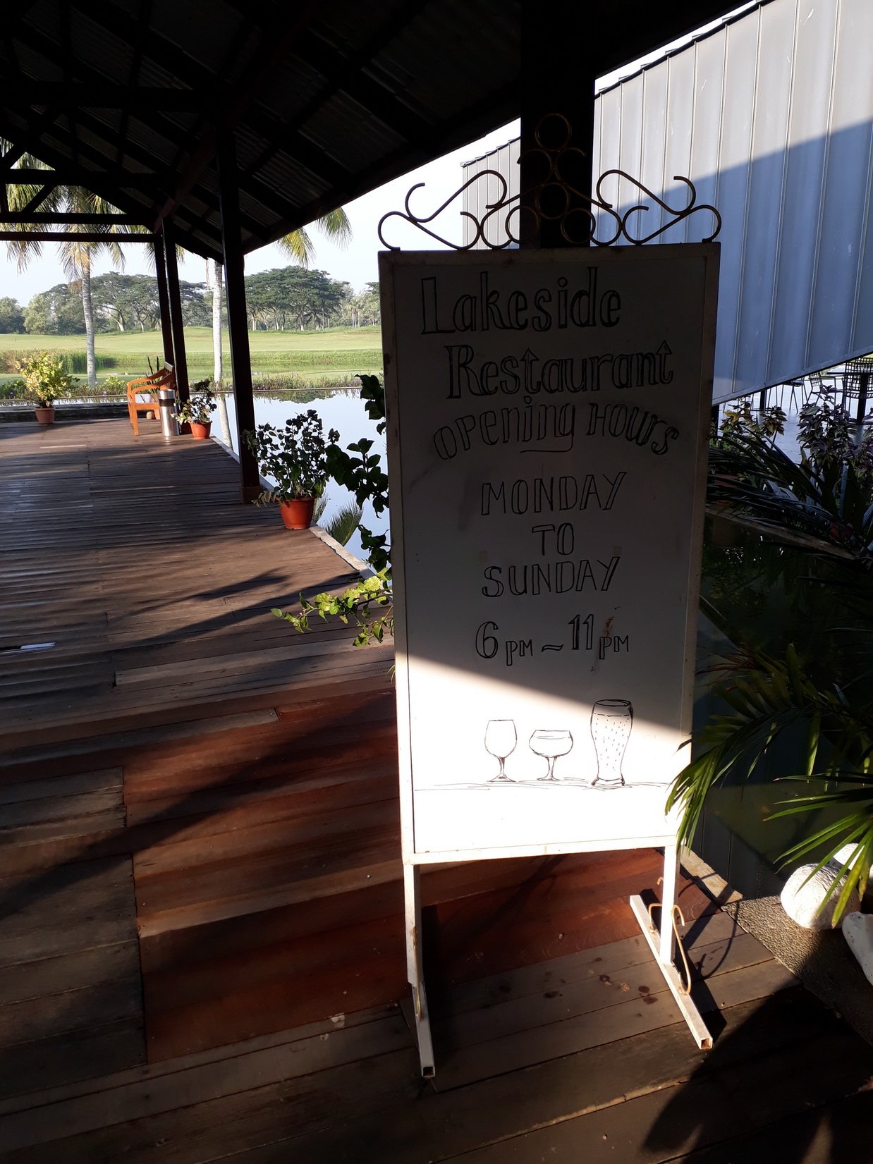 Borneo Golf Resort Berhad-餐饮