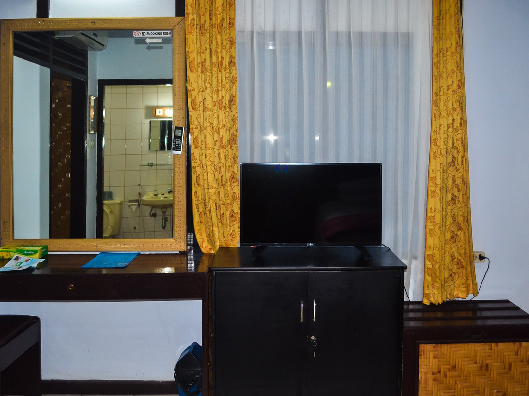 英德拉托拉雅酒店主图