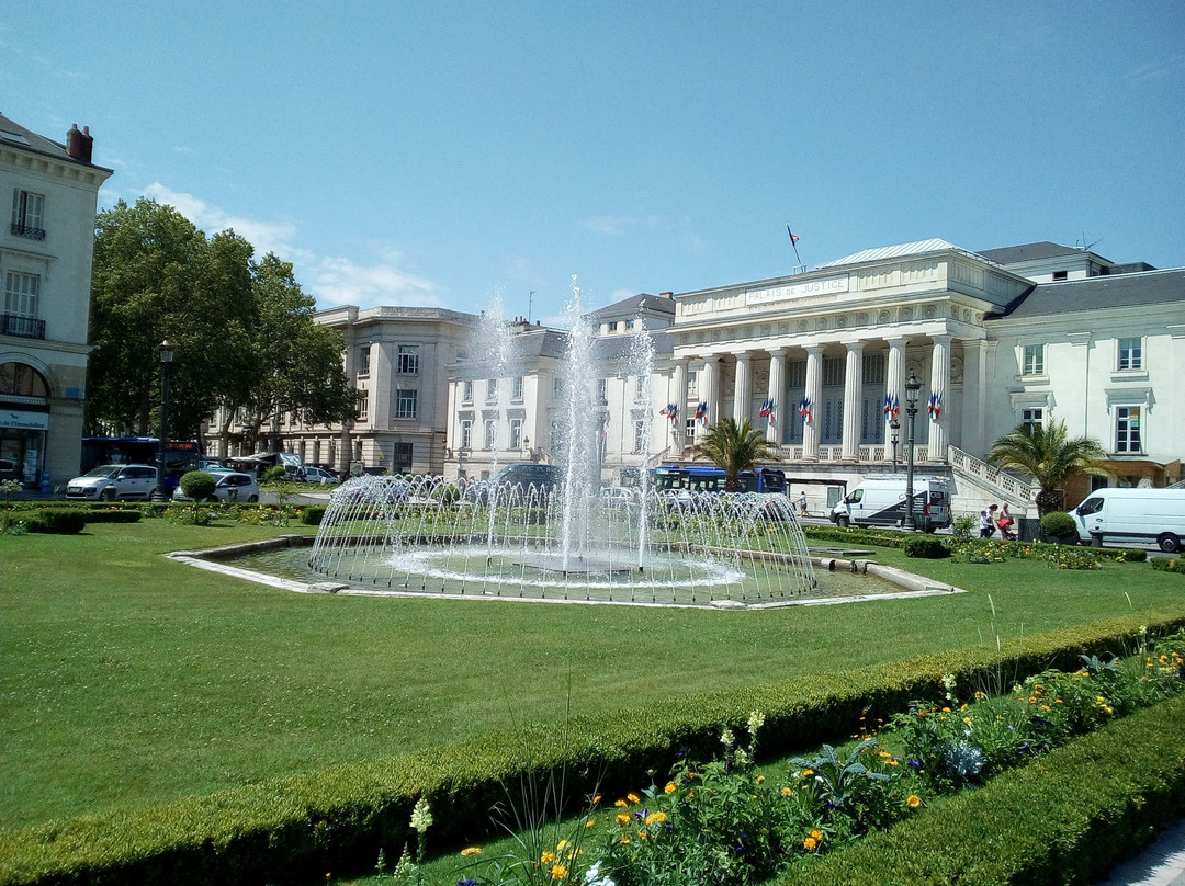 Place Jean Jaurés Fountain景点图片