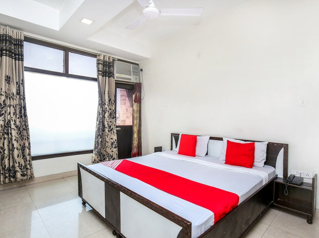 OYO 24978 Maryada Hotel主图