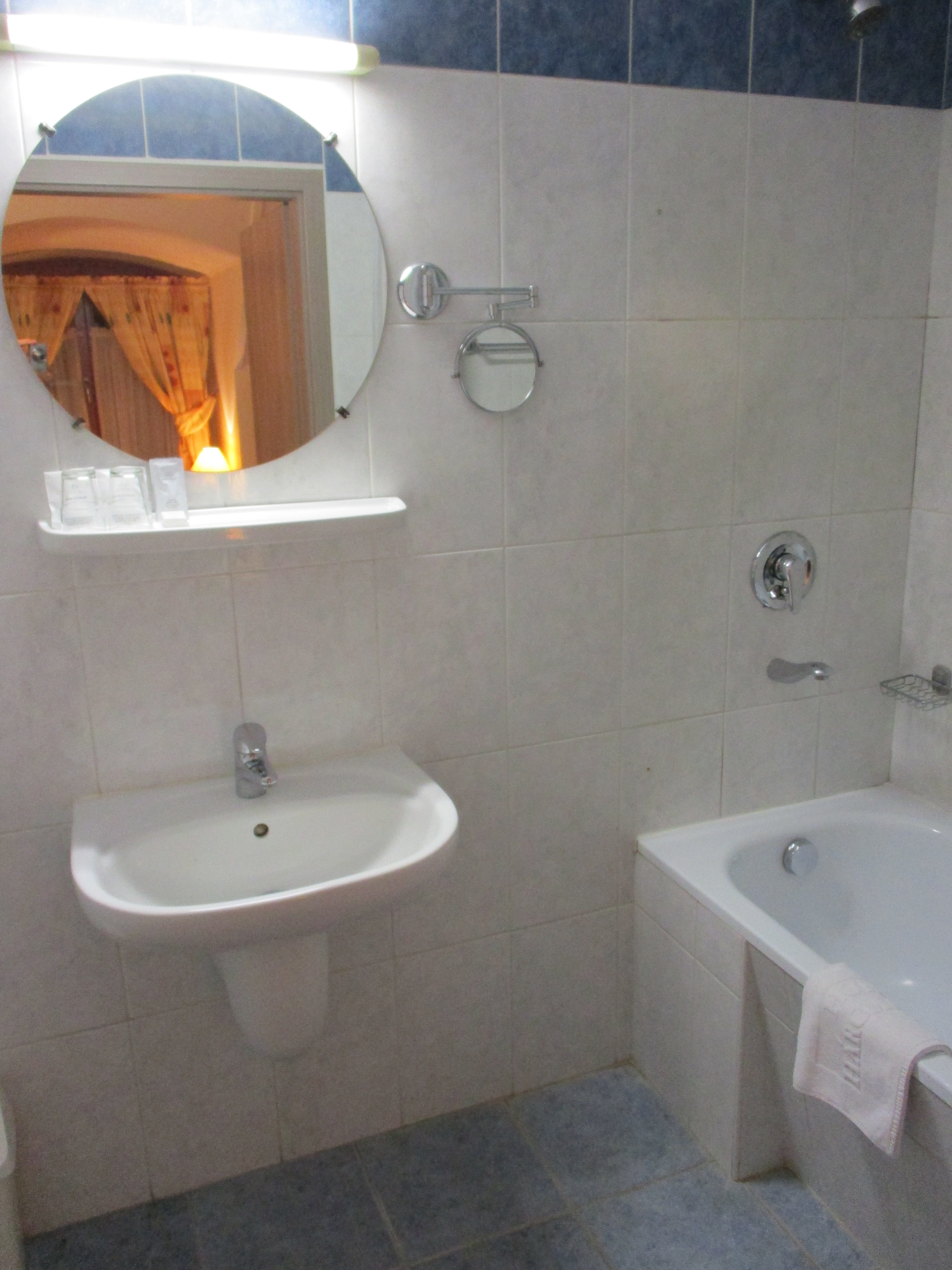 Hotel Harom Gunar-浴室