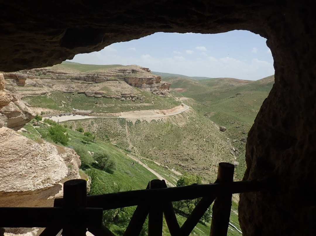 Karaftu Caves景点图片