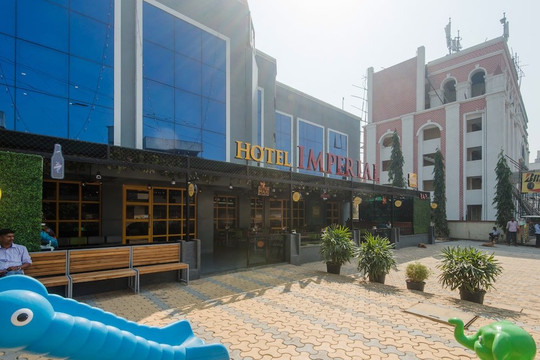 OYO13857帝国酒店主图