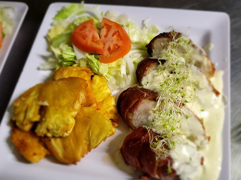 Almendros Restaurant Bar