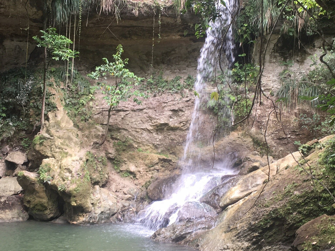 Salto Curet Waterfall景点图片