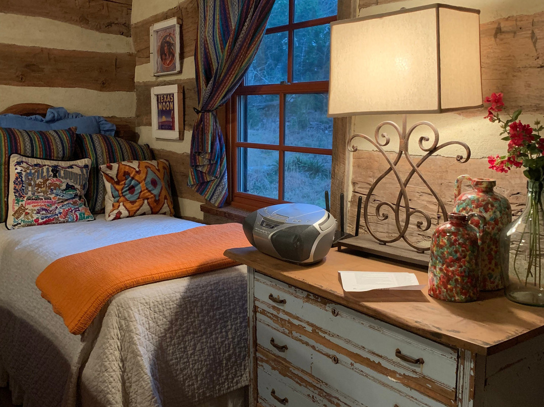 Hillside Cabin主图