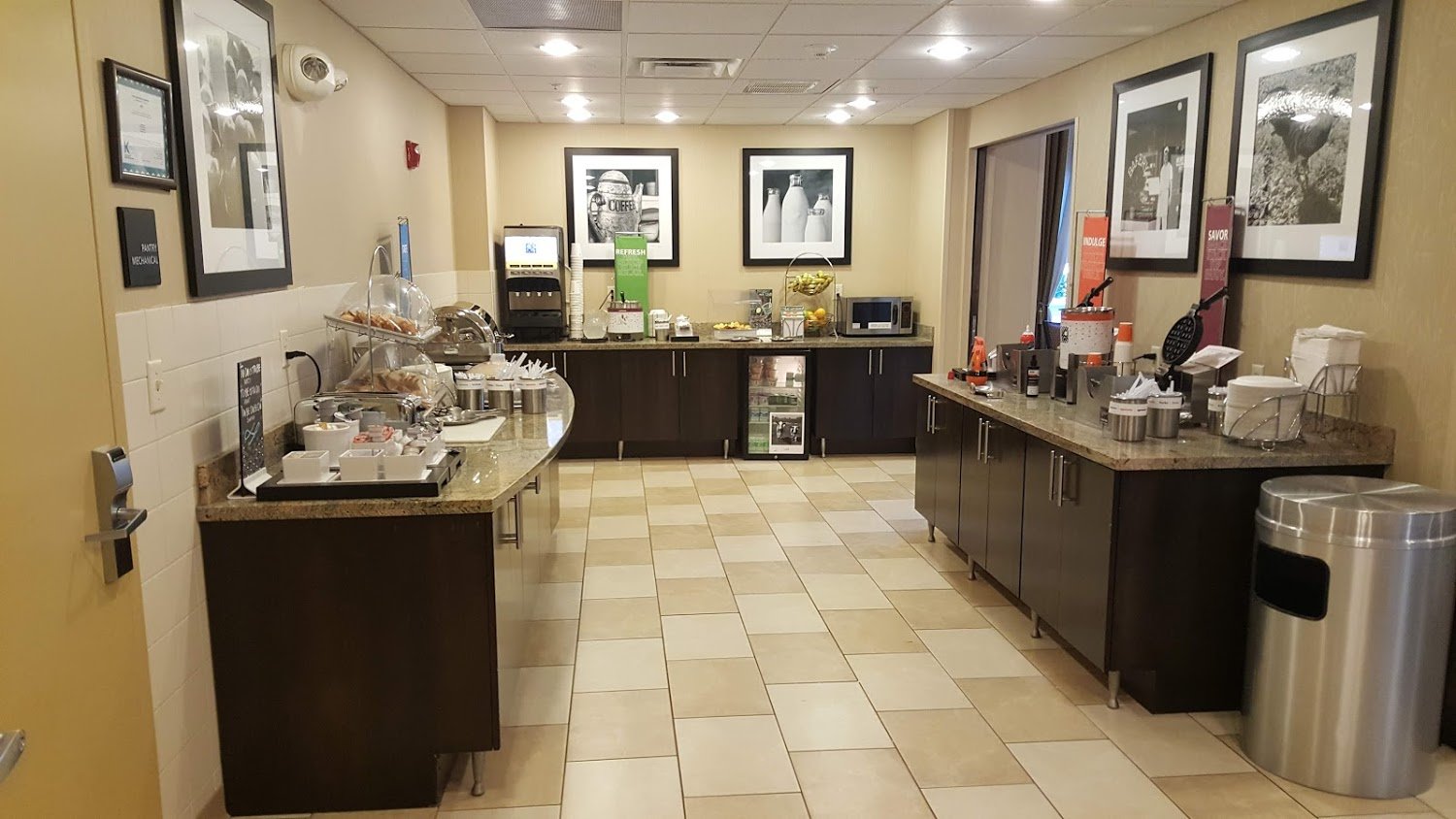 Hampton Inn & Suites Chicago/St. Charles-餐饮