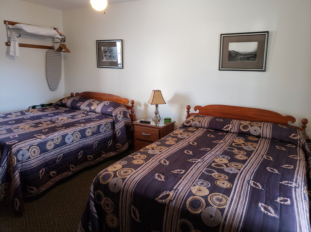 The Colonial Motel主图