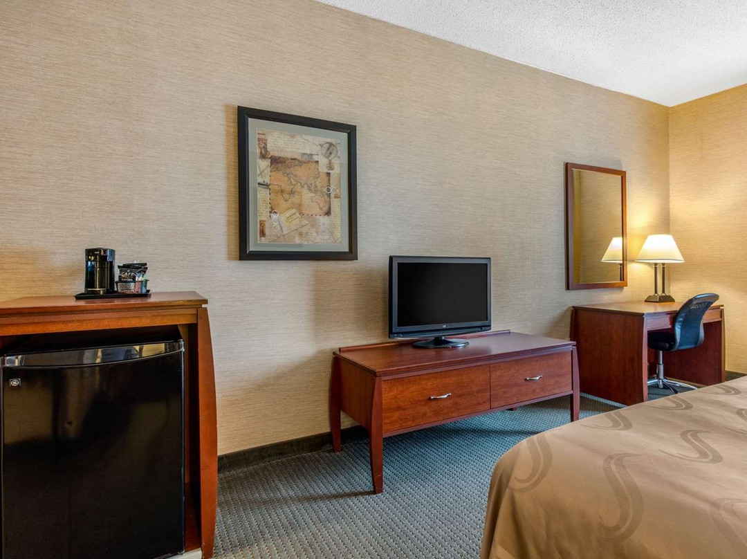 Quality Inn & Suites Benton - Draffenville主图