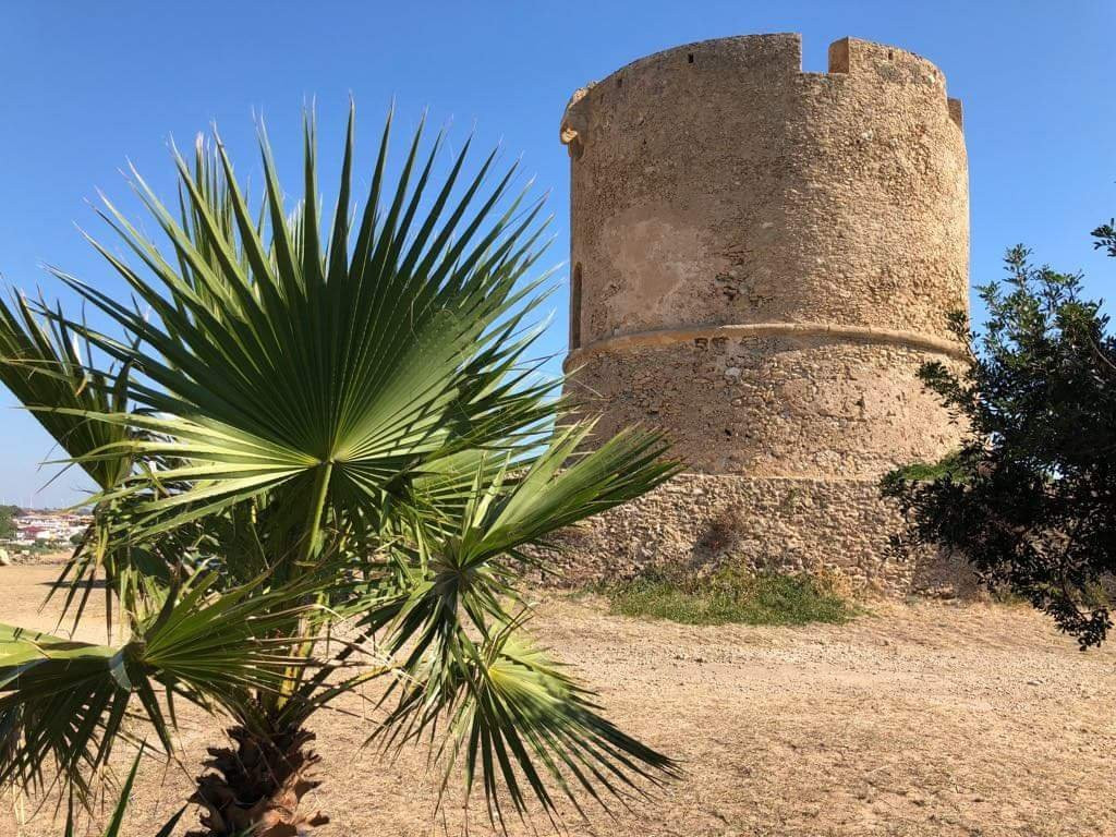 Isola di Capo Rizzuto旅游景点-Torre Vecchia