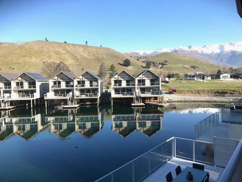 比萨岭湖度假酒店主图