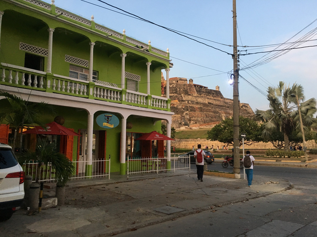 La Colonia Drink & Foods