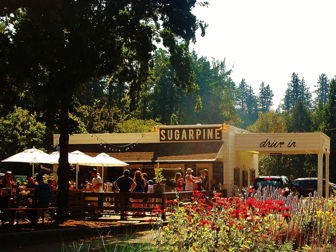 劳特代尔餐馆和美食-Sugarpine Drive-In