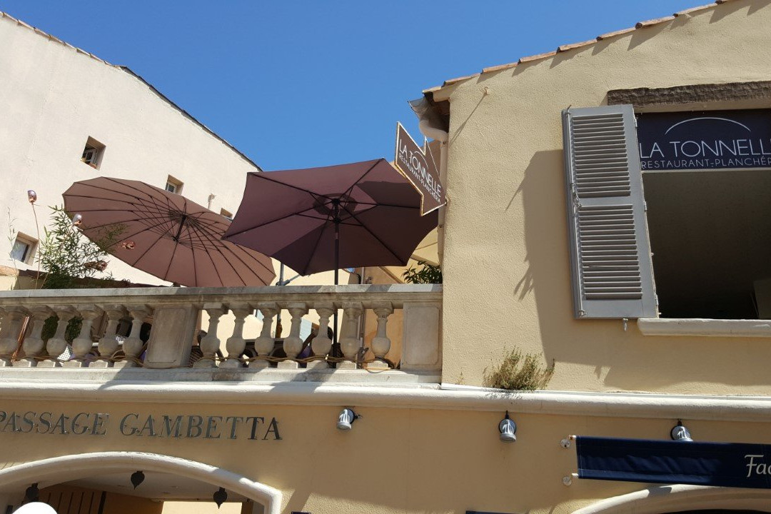 La Tonnelle