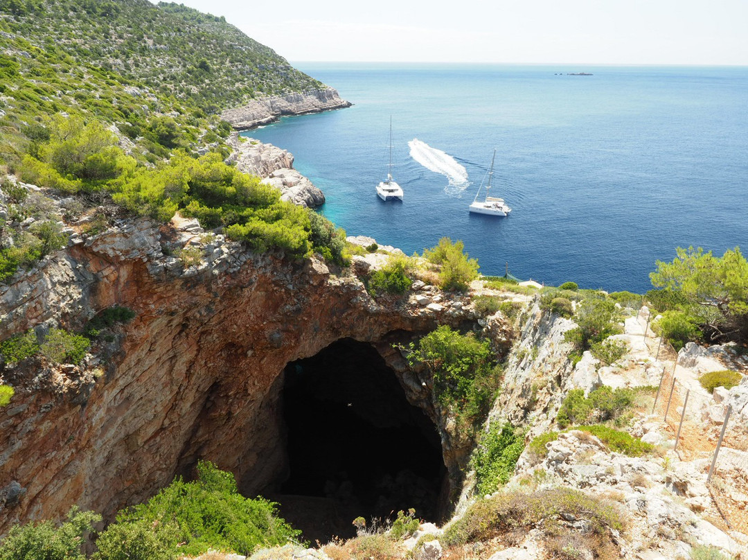 Odysseus Cave景点图片