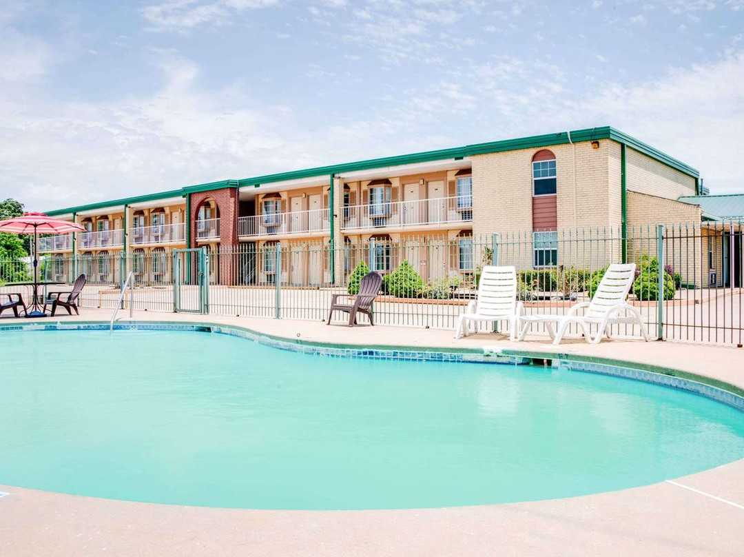 Days Inn by Wyndham Monett主图