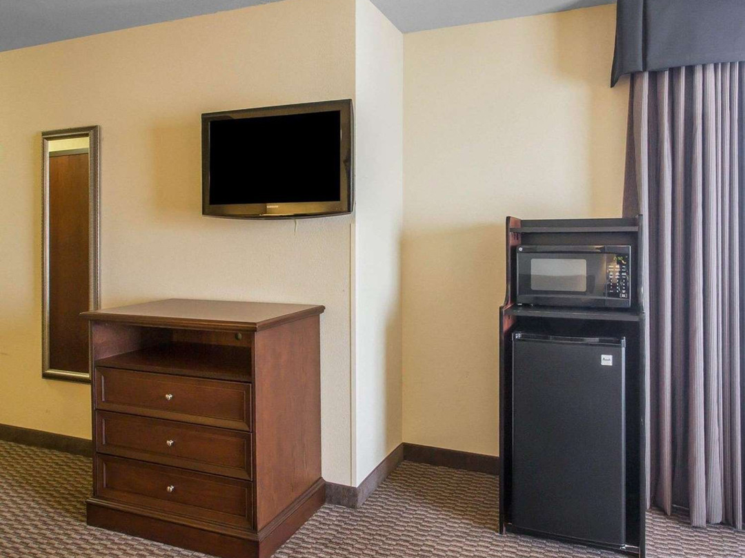 Comfort Inn & Suites主图