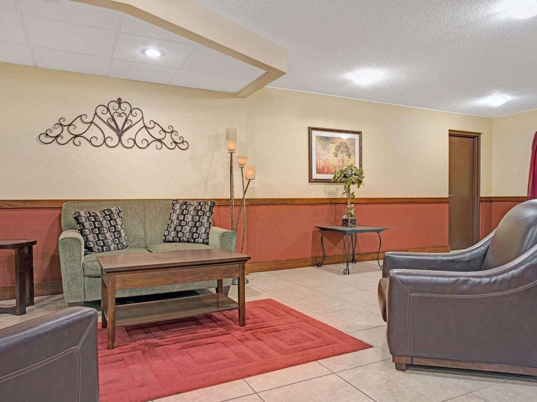 蒙蒂塞洛速8酒店主图