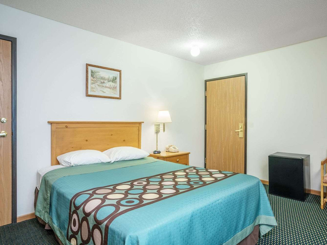 Super 8 by Wyndham Phillips主图